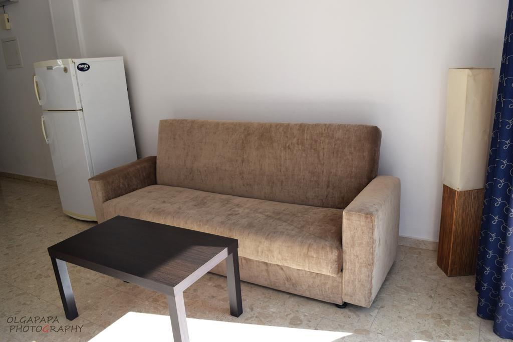 Pelides Apartments Larnaca Chambre photo