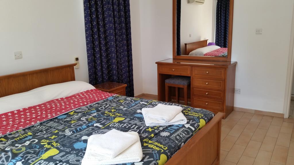 Pelides Apartments Larnaca Chambre photo