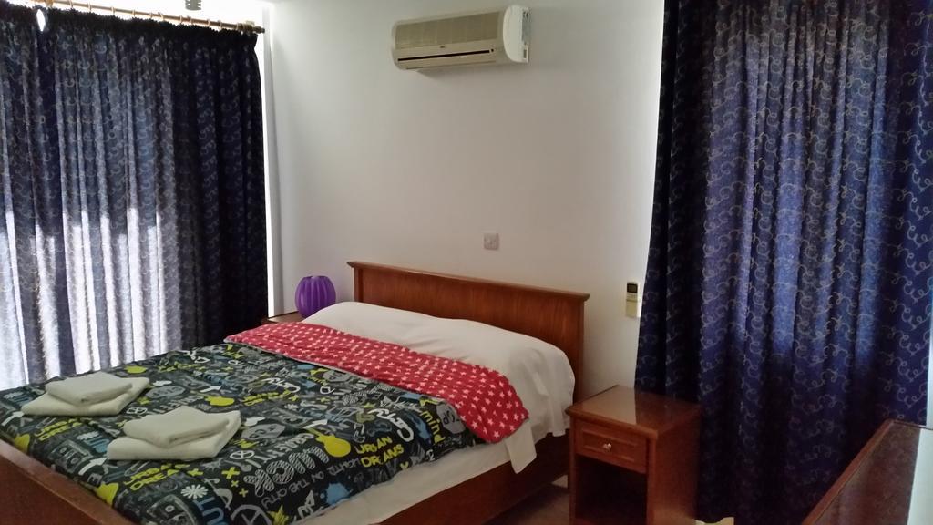 Pelides Apartments Larnaca Chambre photo