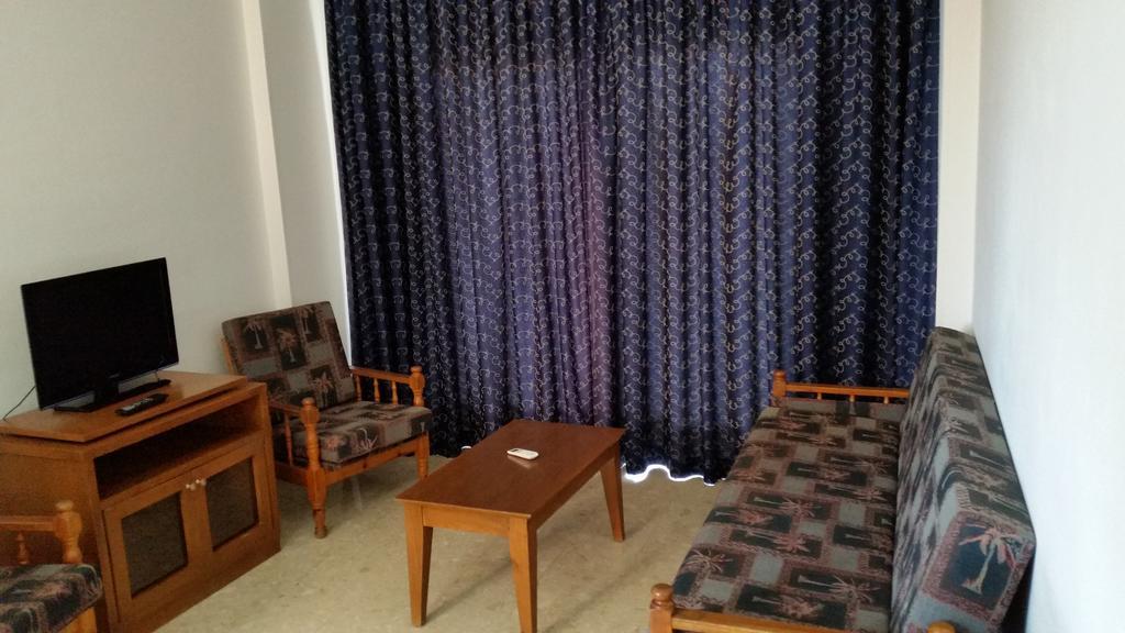 Pelides Apartments Larnaca Extérieur photo