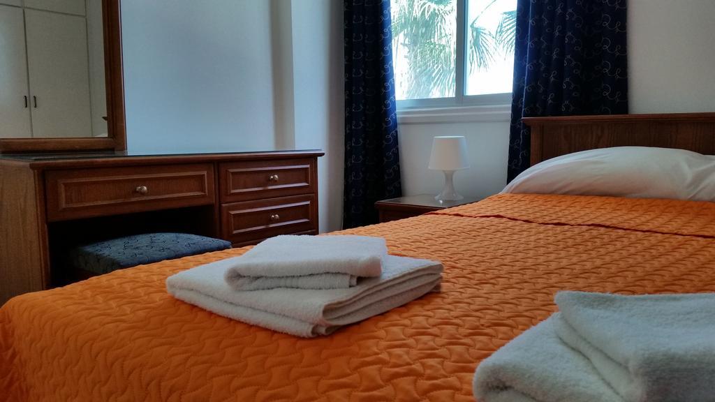 Pelides Apartments Larnaca Chambre photo