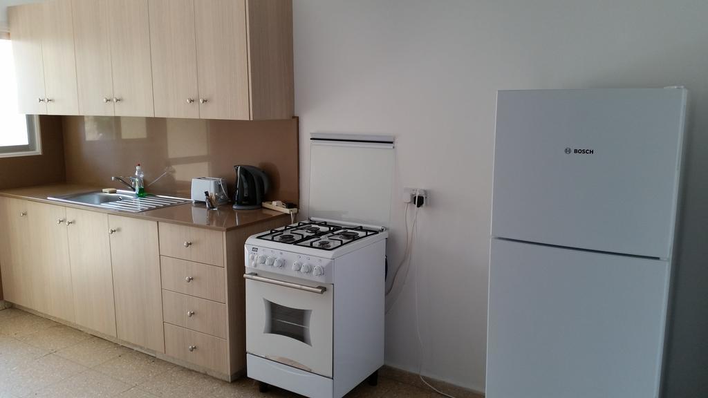 Pelides Apartments Larnaca Chambre photo