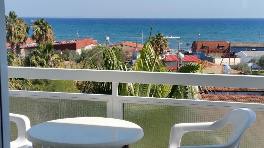 Pelides Apartments Larnaca Chambre photo