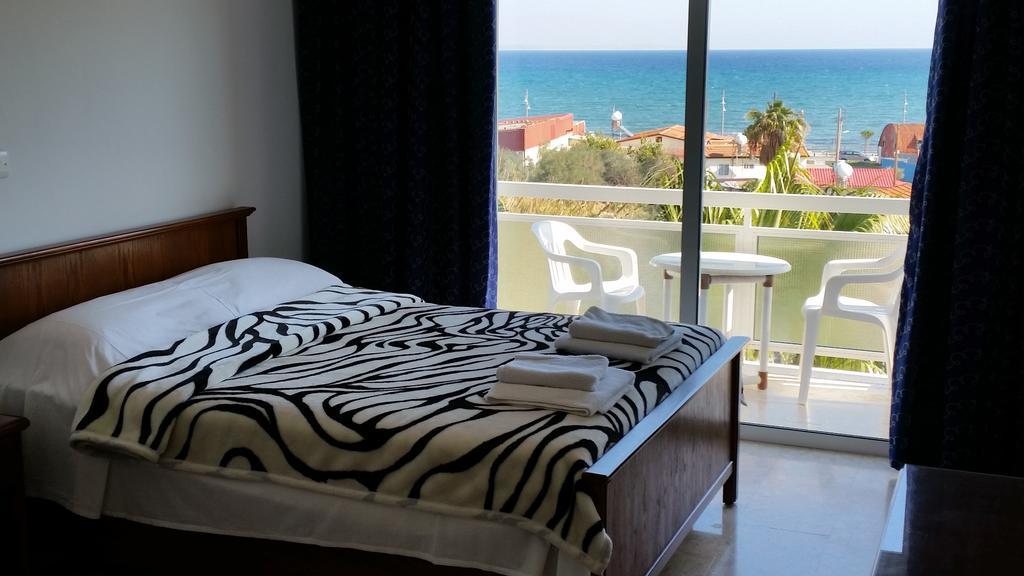 Pelides Apartments Larnaca Extérieur photo